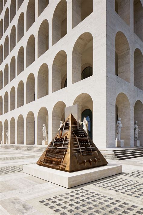 Cosa vedere a Roma: da Fendi la mostra di Arnaldo Pomodoro.